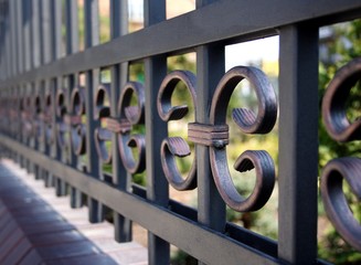 When to Replace a Metal Fence